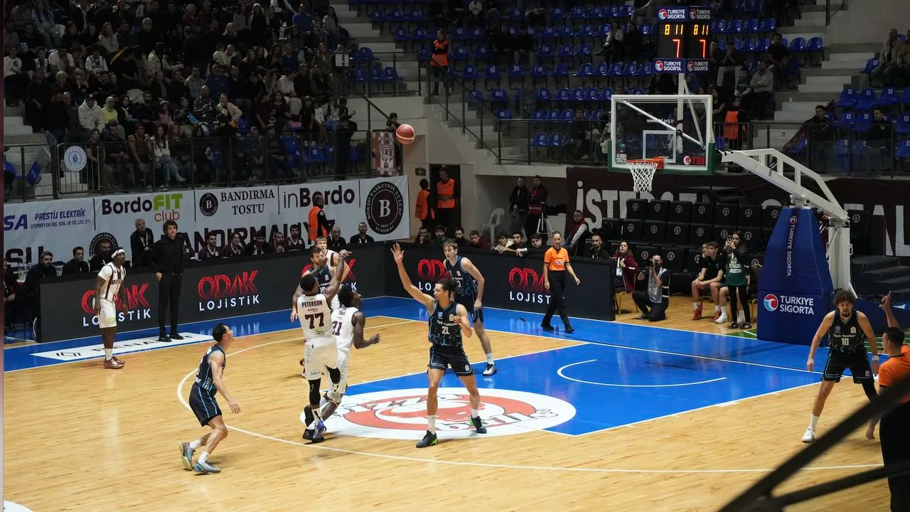 Bordo Bandırma, Türk Telekom karşısında sezonun ilk galibiyetini aldı: 79-66