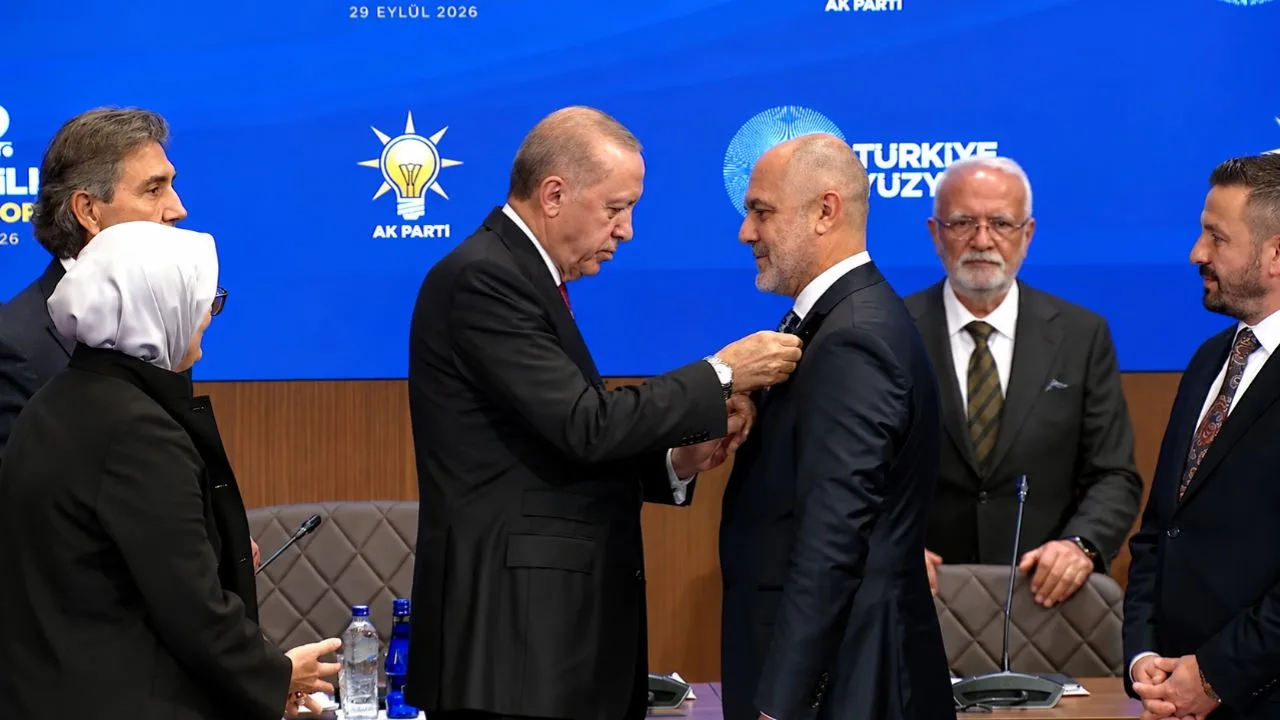Marmara Adalar Belediye Başkanı Aydın Dinçer, AK Parti’ye katıldı