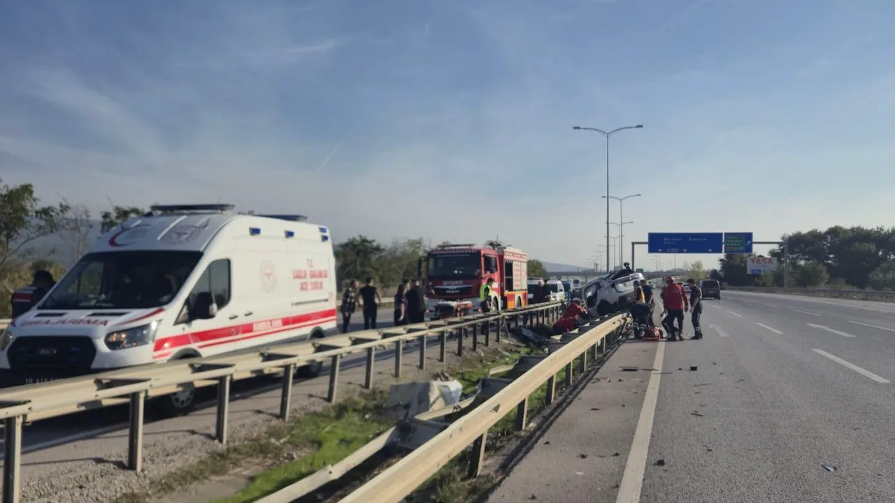 Susurluk’ta trafik kazası: 2 yaralı, 1 kişi araçta sıkıştı